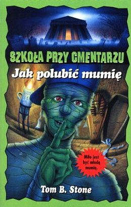 Szkoła przy cmentarzu. Jak polubić mumię